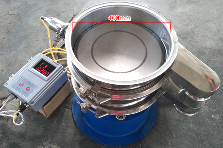 小型振動篩采用彈跳球為清網裝置，清網效果好。