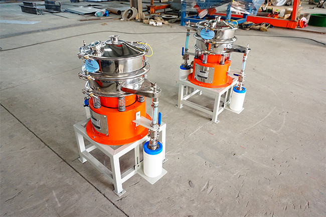 氣體保護(hù)不銹鋼振動(dòng)篩 兩臺(tái)氣體保護(hù)振動(dòng)篩側(cè)面展示圖